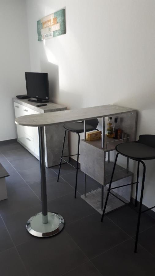 Charmant Studio Dans Residence Neuve Et Calme 科尔特 外观 照片